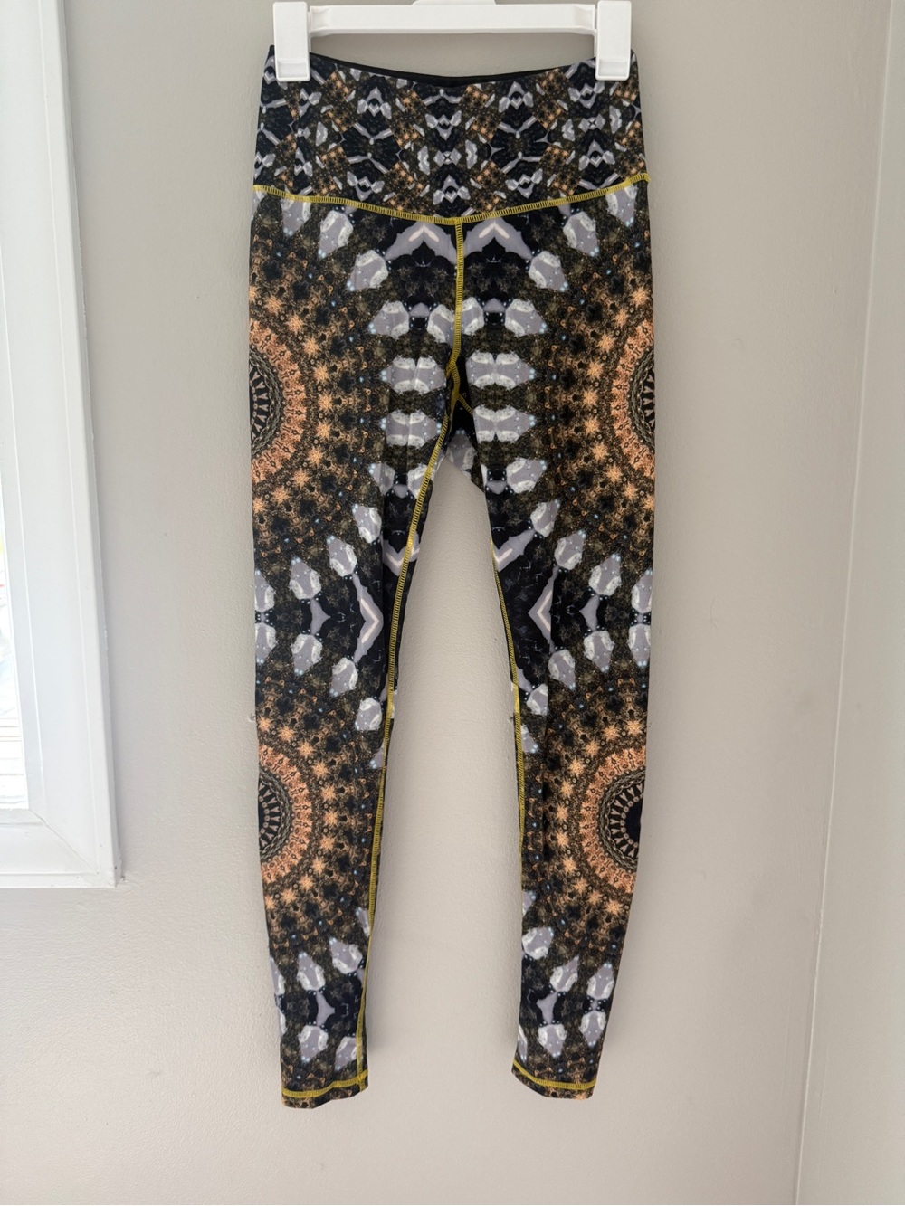 WOLVEN women’s Nood Printed High rise Leggings - Black & Tan Kaleidoscope